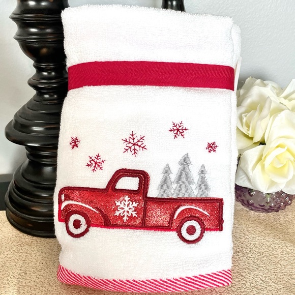 New SET OF 2 FARMHOUSE TRUCK CHRISTMAS TREE Hand Towels - Picture 4 of 6